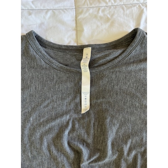 Lululemon Crescent Tee Twist Front T-Shirt Gray Short Sleeve Top Size 8 Yoga EUC - Picture 2 of 8